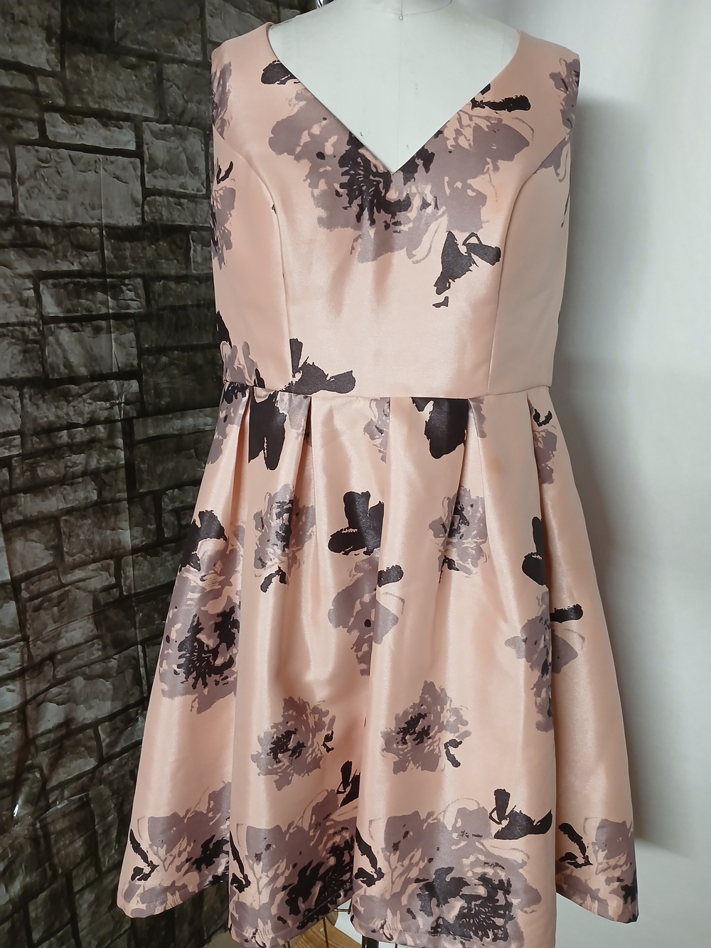 Chi Chi London Pink Floral V-Neck Midi Dress